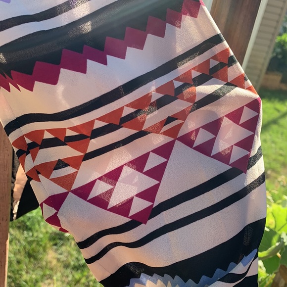 BCBGMaxAzria | Sheer pants with geometric patterns - Picture 6 of 9